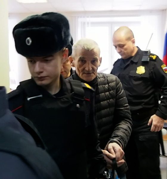 Yuri Dmitriev being taken to hearing